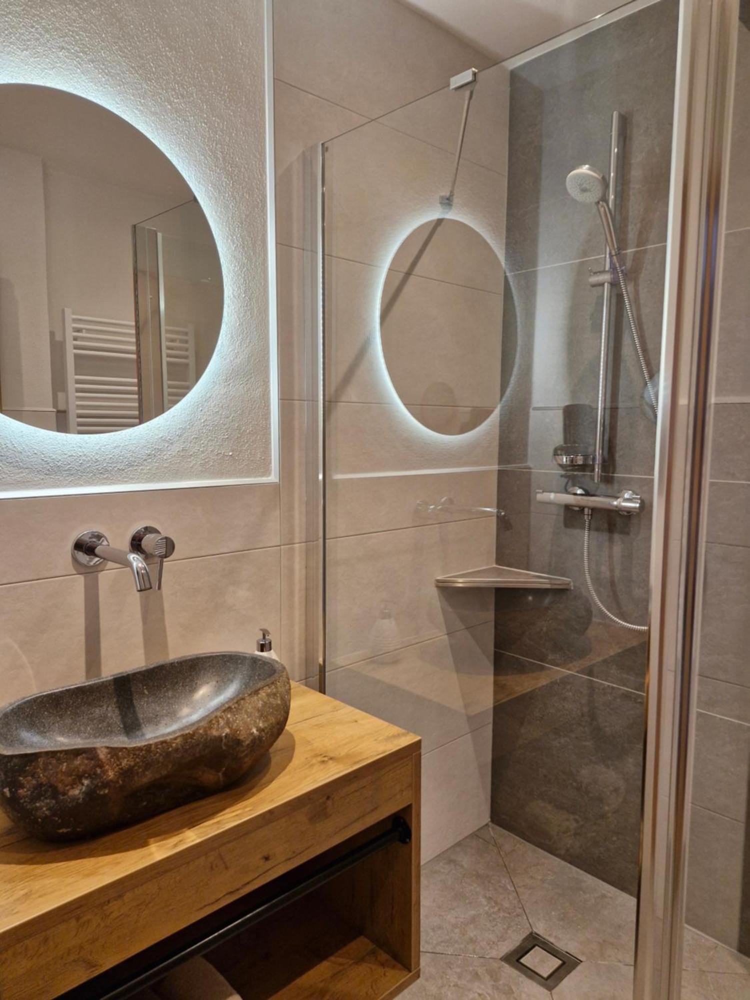 Apartmenthaus Kristall วาไกรน์ ภายนอก รูปภาพ